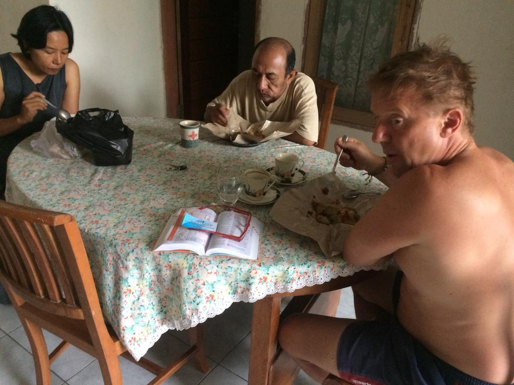 Jeges Homestay Senggigi Extérieur photo